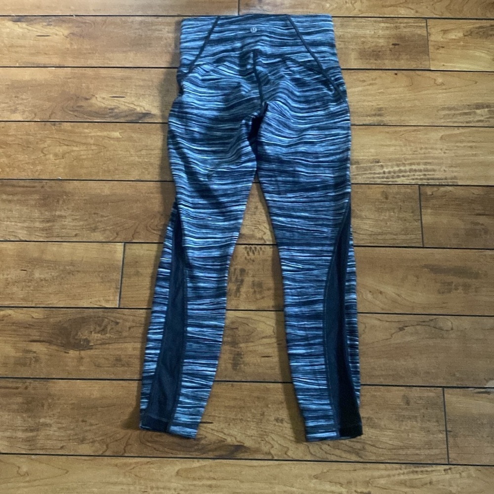 Lululemon patterned Leggings - Picture 3 of 7